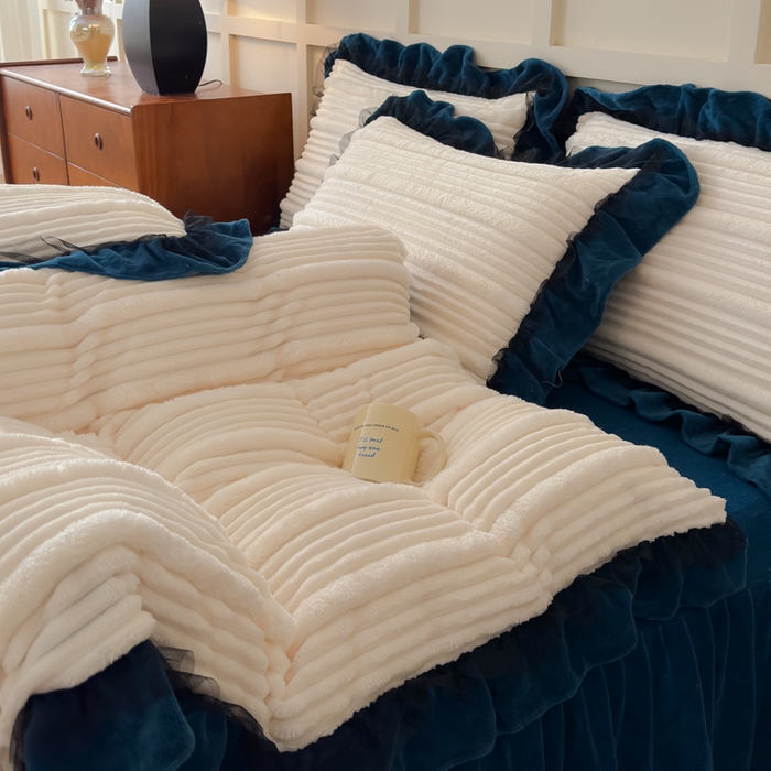 91家纺网 家纺一手货源 找家纺 睡美人 2025新款牛奶绒韩版四件套子母条双边床裙床单款 子母条-孔雀绿