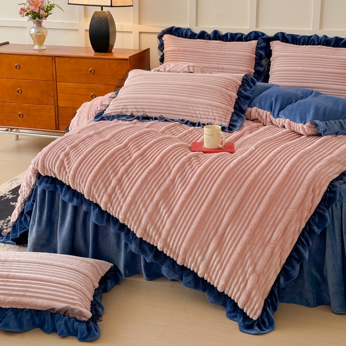 91家纺网 家纺一手货源 找家纺 睡美人 2025新款牛奶绒韩版四件套子母条双边床裙床单款 子母条-罗马灰