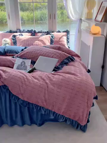 91家纺网 家纺一手货源 找家纺 睡美人 2025新款韩版方块兔绒牛奶绒床裙公主款四件套 方块兔绒-气质灰