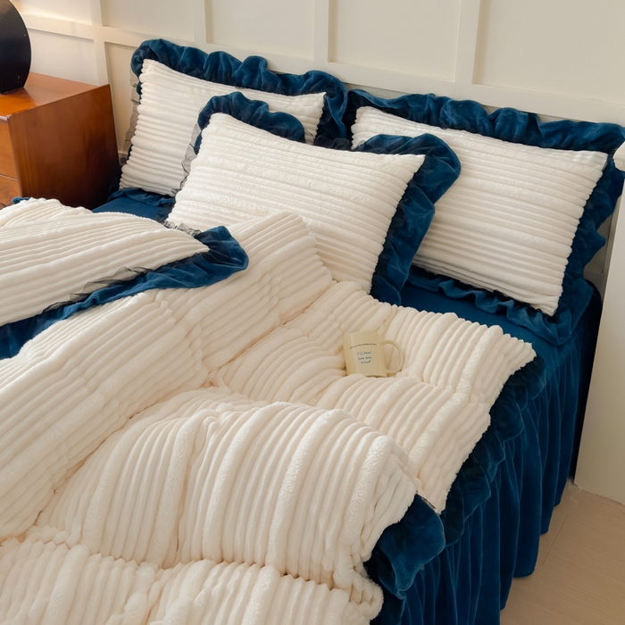 91家纺网 家纺一手货源 找家纺 睡美人 2025新款牛奶绒韩版四件套子母条双边床裙床单款 子母条-孔雀绿