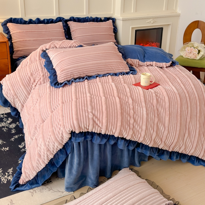 91家纺网 家纺一手货源 找家纺 睡美人 2025新款牛奶绒韩版四件套子母条双边床裙床单款 子母条-罗马灰