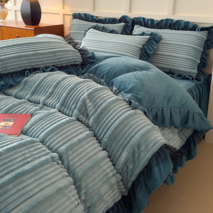 91家纺网 家纺一手货源 找家纺 睡美人 2025新款牛奶绒韩版四件套子母条双边床裙床单款 子母条-星空蓝