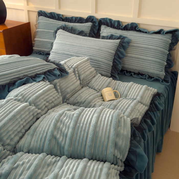 91家纺网 家纺一手货源 找家纺 睡美人 2025新款牛奶绒韩版四件套子母条双边床裙床单款 子母条-星空蓝