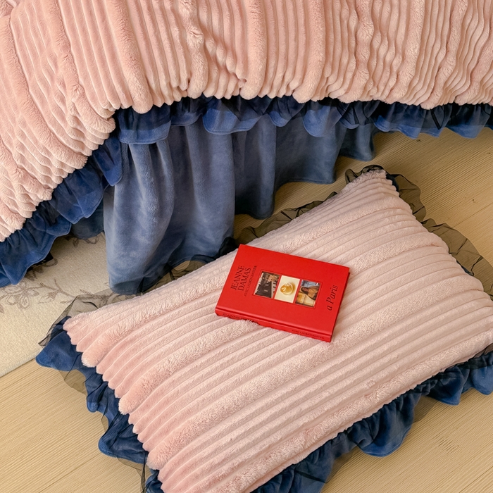 91家纺网 家纺一手货源 找家纺 睡美人 2025新款牛奶绒韩版四件套子母条双边床裙床单款 子母条-罗马灰