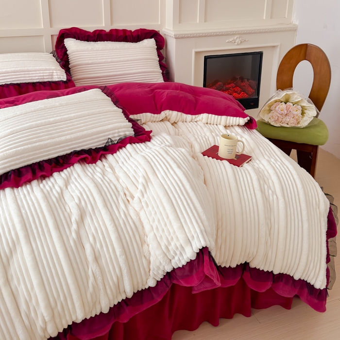 91家纺网 家纺一手货源 找家纺 （总）睡美人 2025新款牛奶绒韩版四件套子母条双边床裙床单款