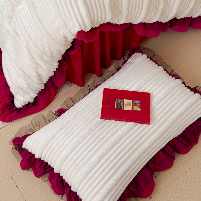 91家纺网 家纺一手货源 找家纺 （总）睡美人 2025新款牛奶绒韩版四件套子母条双边床裙床单款