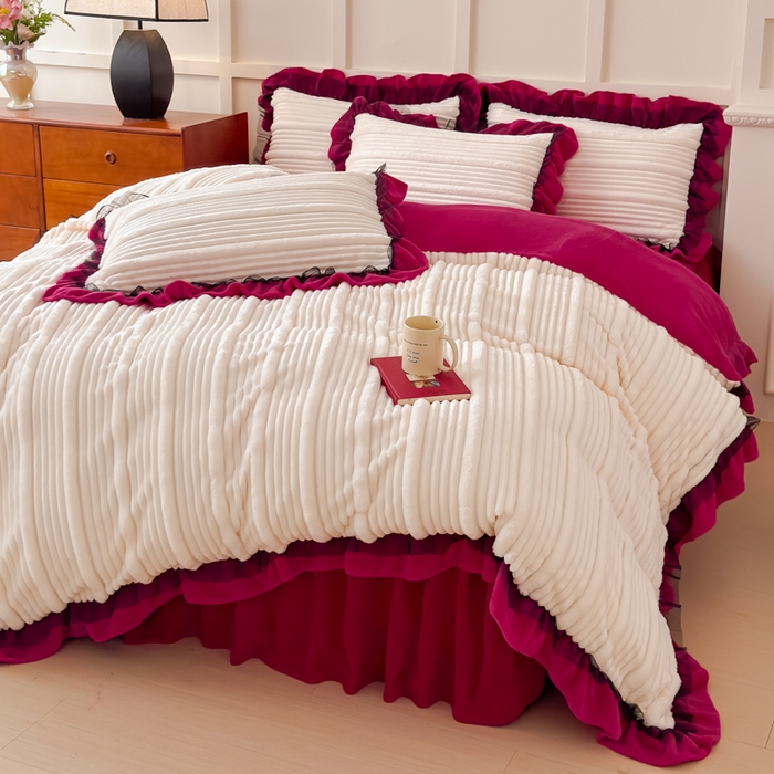 91家纺网 家纺一手货源 找家纺 睡美人 2025新款牛奶绒韩版四件套子母条双边床裙床单款 子母条-酒红色