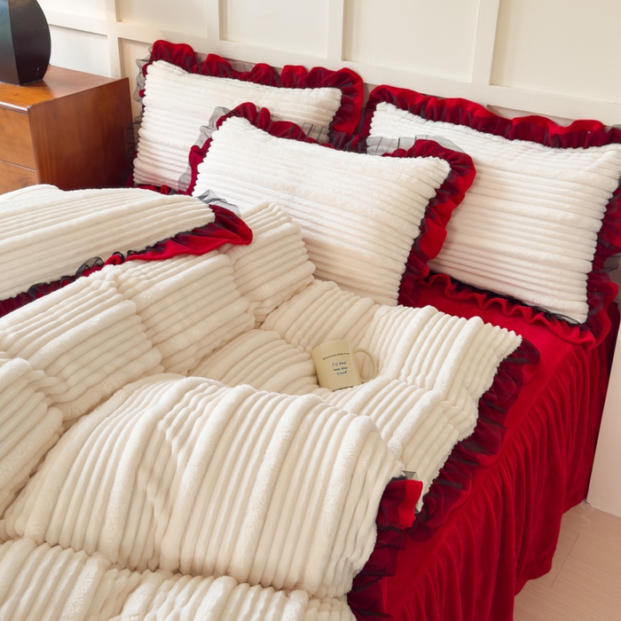 91家纺网 家纺一手货源 找家纺 睡美人 2025新款牛奶绒韩版四件套子母条双边床裙床单款 子母条-中国红