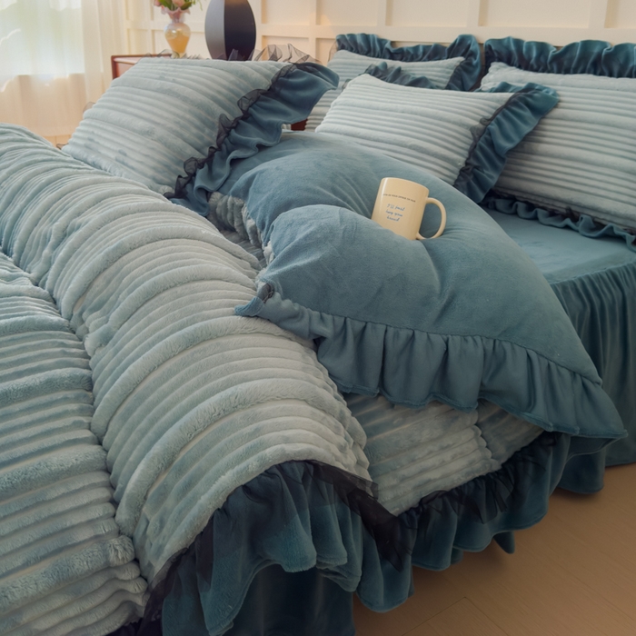 91家纺网 家纺一手货源 找家纺 睡美人 2025新款牛奶绒韩版四件套子母条双边床裙床单款 子母条-星空蓝