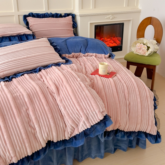 91家纺网 家纺一手货源 找家纺 睡美人 2025新款牛奶绒韩版四件套子母条双边床裙床单款 子母条-罗马灰