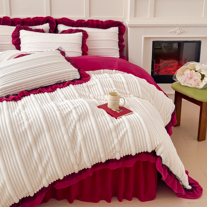 91家纺网 家纺一手货源 找家纺 睡美人 2025新款牛奶绒韩版四件套子母条双边床裙床单款 子母条-酒红色