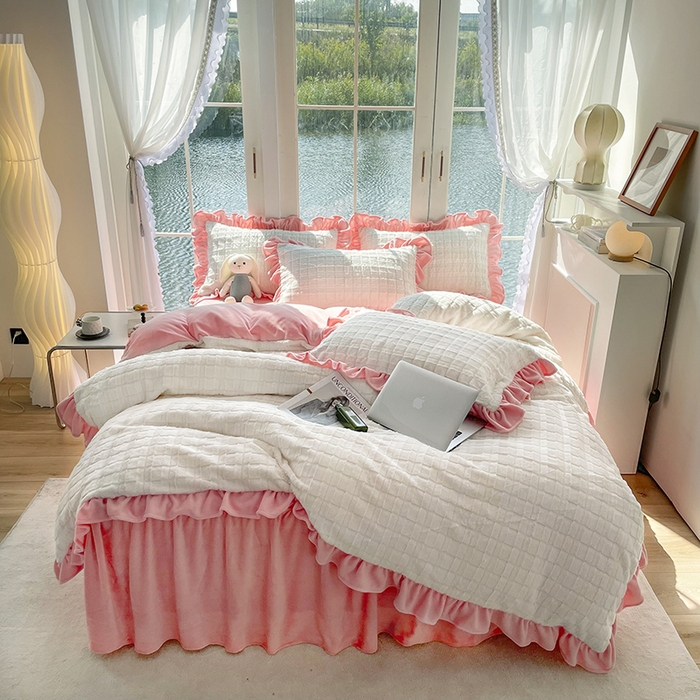 91家纺网 家纺一手货源 找家纺 睡美人 2025新款韩版方块兔绒牛奶绒床裙公主款四件套 方块兔绒-少女粉