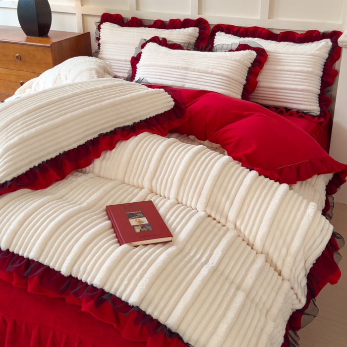 91家纺网 家纺一手货源 找家纺 睡美人 2025新款牛奶绒韩版四件套子母条双边床裙床单款 子母条-中国红