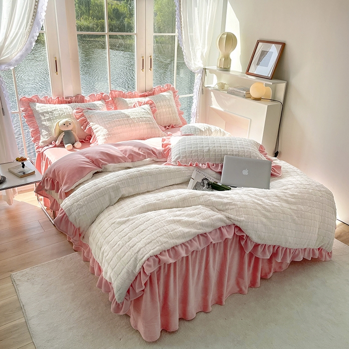 91家纺网 家纺一手货源 找家纺 睡美人 2025新款韩版方块兔绒牛奶绒床裙公主款四件套 方块兔绒-少女粉