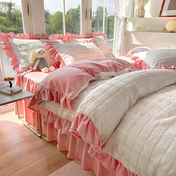 91家纺网 家纺一手货源 找家纺 睡美人 2025新款韩版方块兔绒牛奶绒床裙公主款四件套 方块兔绒-少女粉