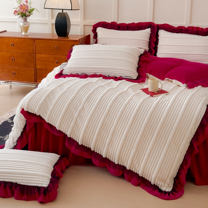 91家纺网 家纺一手货源 找家纺 睡美人 2025新款牛奶绒韩版四件套子母条双边床裙床单款 子母条-酒红色