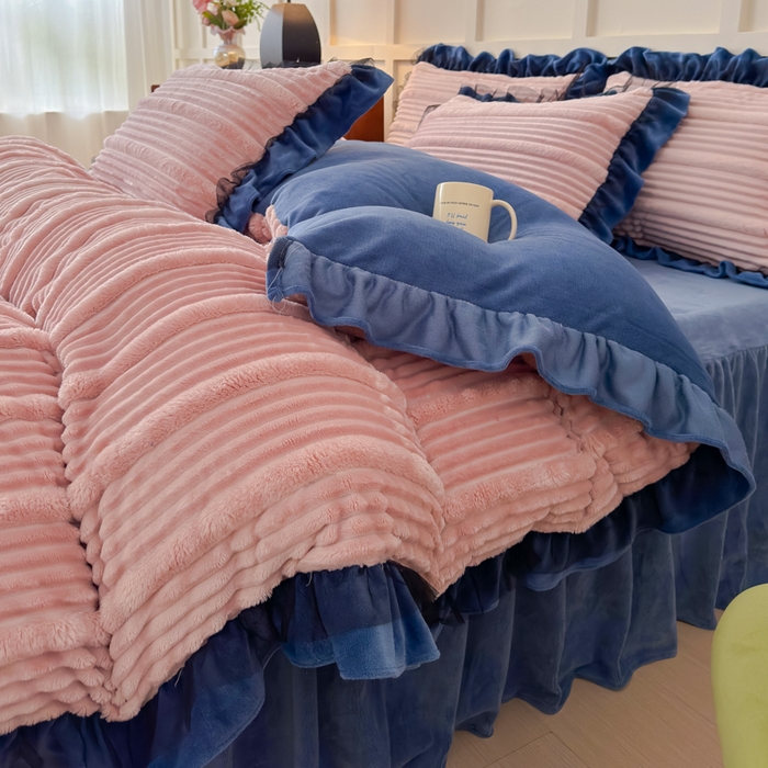 91家纺网 家纺一手货源 找家纺 睡美人 2025新款牛奶绒韩版四件套子母条双边床裙床单款 子母条-罗马灰