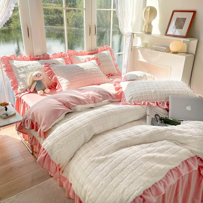 91家纺网 家纺一手货源 找家纺 睡美人 2025新款韩版方块兔绒牛奶绒床裙公主款四件套 方块兔绒-少女粉