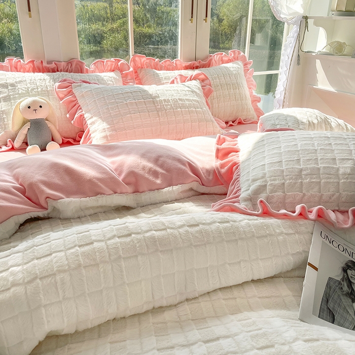 91家纺网 家纺一手货源 找家纺 睡美人 2025新款韩版方块兔绒牛奶绒床裙公主款四件套 方块兔绒-少女粉