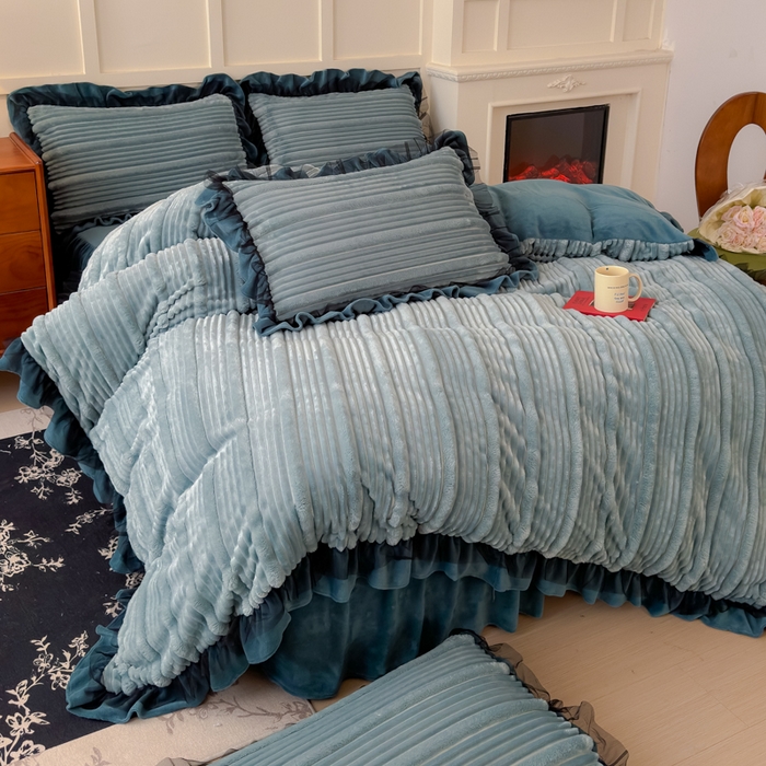 91家纺网 家纺一手货源 找家纺 睡美人 2025新款牛奶绒韩版四件套子母条双边床裙床单款 子母条-星空蓝