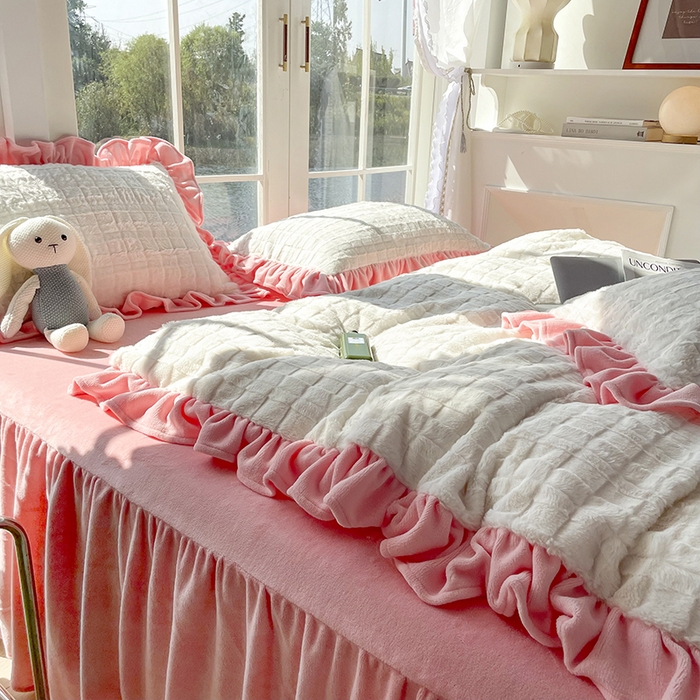 91家纺网 家纺一手货源 找家纺 睡美人 2025新款韩版方块兔绒牛奶绒床裙公主款四件套 方块兔绒-少女粉