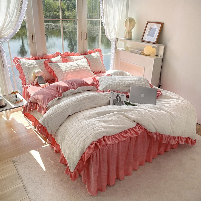 91家纺网 家纺一手货源 找家纺 睡美人 2025新款韩版方块兔绒牛奶绒床裙公主款四件套 方块兔绒-石榴红