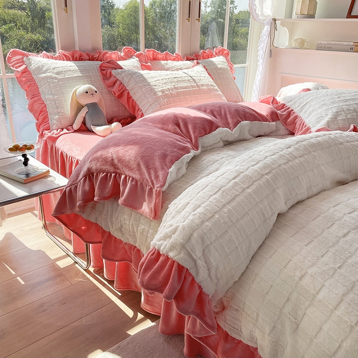 91家纺网 家纺一手货源 找家纺 睡美人 2025新款韩版方块兔绒牛奶绒床裙公主款四件套 方块兔绒-石榴红