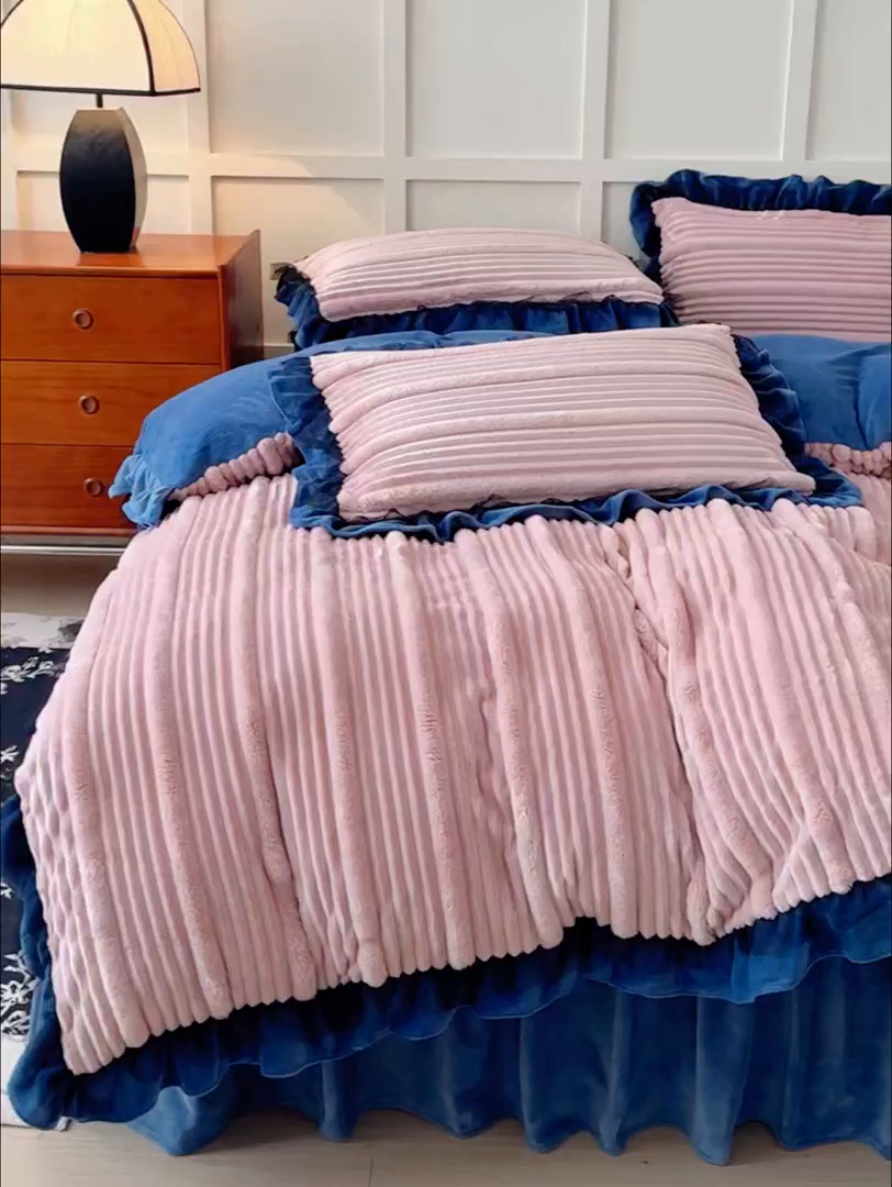 91家纺网 家纺一手货源 找家纺 睡美人 2025新款牛奶绒韩版四件套子母条双边床裙床单款 子母条-罗马灰