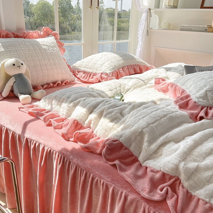 91家纺网 家纺一手货源 找家纺 睡美人 2025新款韩版方块兔绒牛奶绒床裙公主款四件套 方块兔绒-石榴红