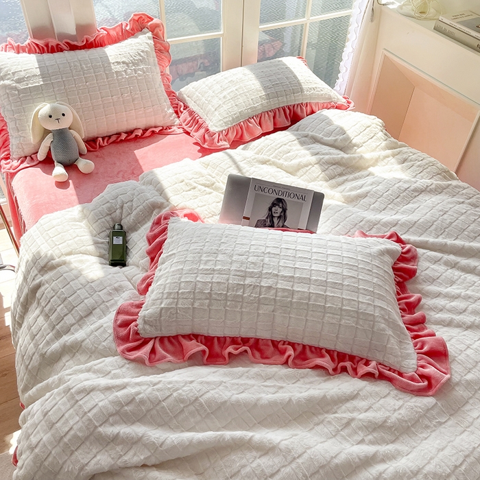 91家纺网 家纺一手货源 找家纺 睡美人 2025新款韩版方块兔绒牛奶绒床裙公主款四件套 方块兔绒-石榴红