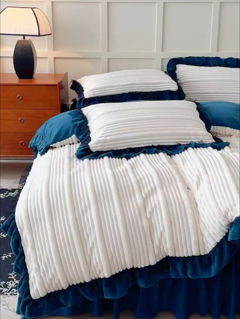 91家纺网 家纺一手货源 找家纺 睡美人 2025新款牛奶绒韩版四件套子母条双边床裙床单款 子母条-孔雀绿