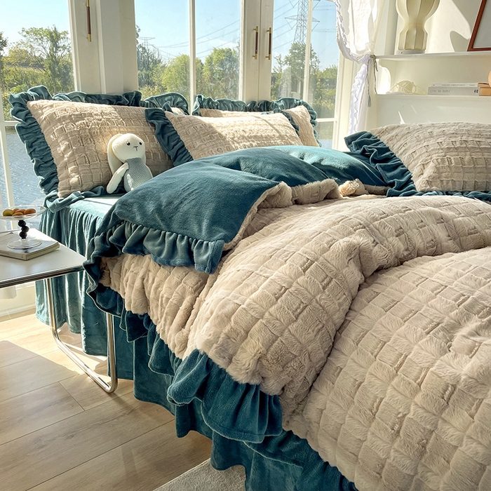 91家纺网 家纺一手货源 找家纺 睡美人 2025新款韩版方块兔绒牛奶绒床裙公主款四件套 方块兔绒-星空兰