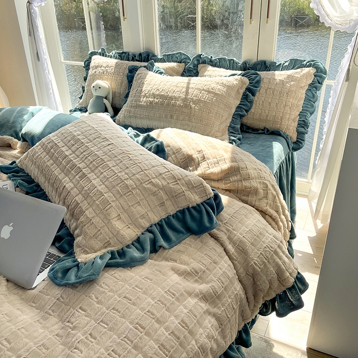 91家纺网 家纺一手货源 找家纺 睡美人 2025新款韩版方块兔绒牛奶绒床裙公主款四件套 方块兔绒-星空兰