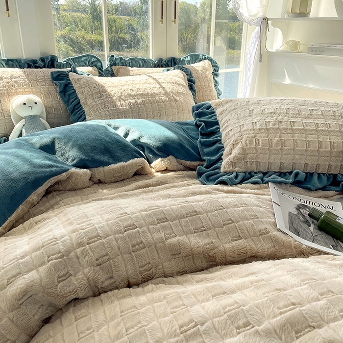 91家纺网 家纺一手货源 找家纺 睡美人 2025新款韩版方块兔绒牛奶绒床裙公主款四件套 方块兔绒-星空兰