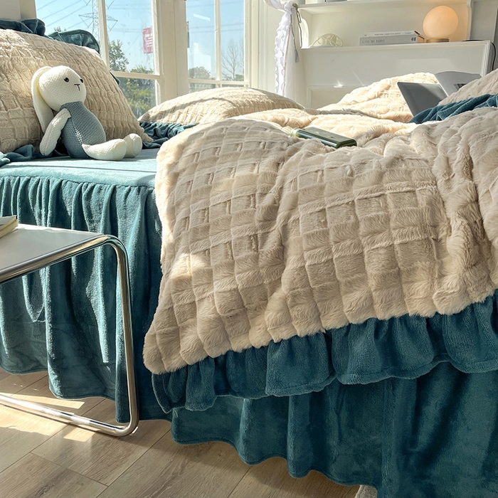 91家纺网 家纺一手货源 找家纺 睡美人 2025新款韩版方块兔绒牛奶绒床裙公主款四件套 方块兔绒-星空兰