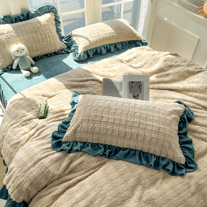 91家纺网 家纺一手货源 找家纺 睡美人 2025新款韩版方块兔绒牛奶绒床裙公主款四件套 方块兔绒-星空兰