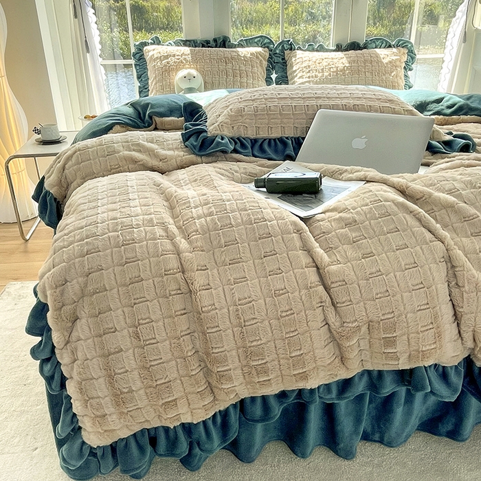 91家纺网 家纺一手货源 找家纺 睡美人 2025新款韩版方块兔绒牛奶绒床裙公主款四件套 方块兔绒-星空兰