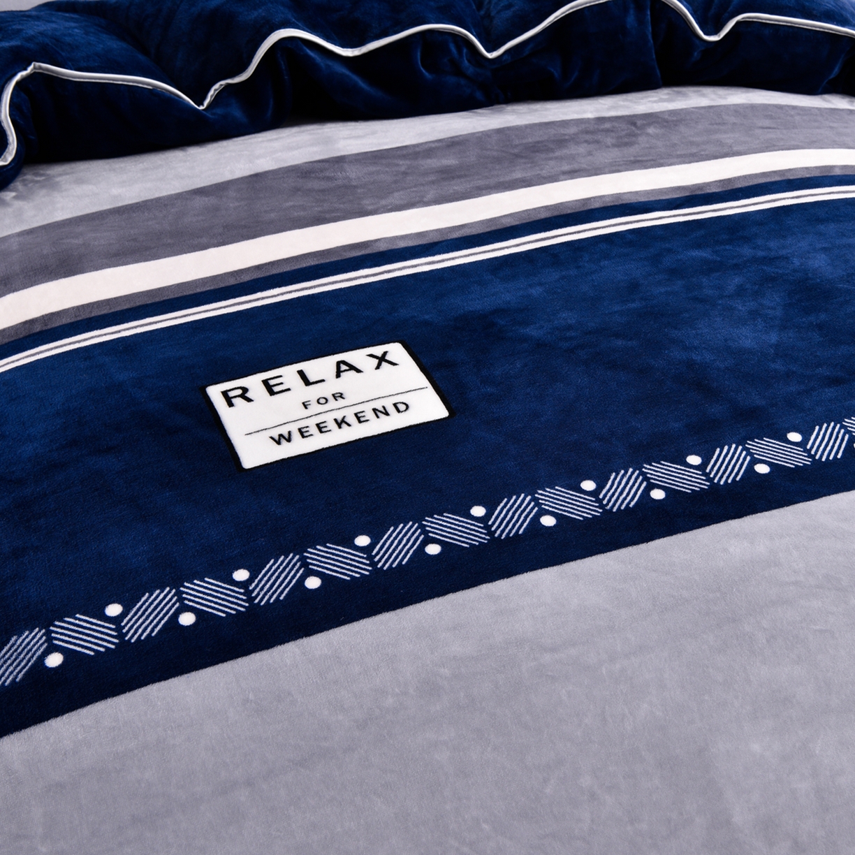 91家纺网 家纺一手货源 找家纺 启扬 2025直播爆款新款8.5斤加厚高克重牛奶绒四件套床裙款法莱绒宝宝绒金貂绒 安格斯