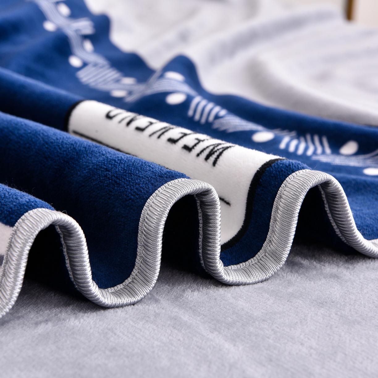 91家纺网 家纺一手货源 找家纺 启扬 2025直播爆款新款8.5斤加厚高克重牛奶绒四件套床裙款法莱绒宝宝绒金貂绒 安格斯