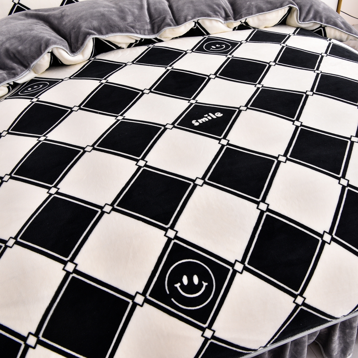 91家纺网 家纺一手货源 找家纺 启扬 2025直播爆款新款8.5斤加厚高克重牛奶绒四件套床裙款法莱绒宝宝绒金貂绒 浅夏时光