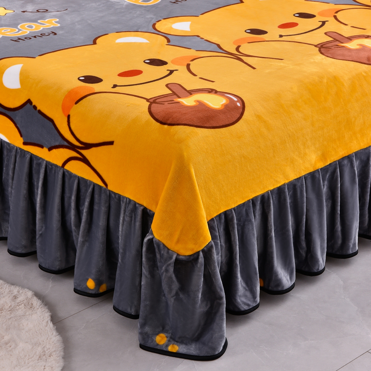 91家纺网 家纺一手货源 找家纺 启扬 2025直播爆款新款8.5斤加厚高克重牛奶绒四件套床裙款法莱绒宝宝绒金貂绒 调皮熊