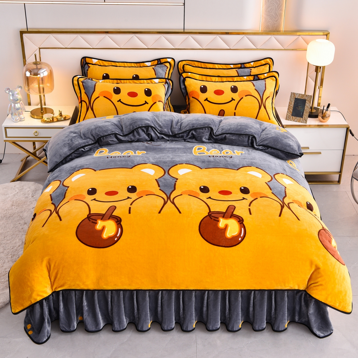 91家纺网 家纺一手货源 找家纺 启扬 2025直播爆款新款8.5斤加厚高克重牛奶绒四件套床裙款法莱绒宝宝绒金貂绒 调皮熊