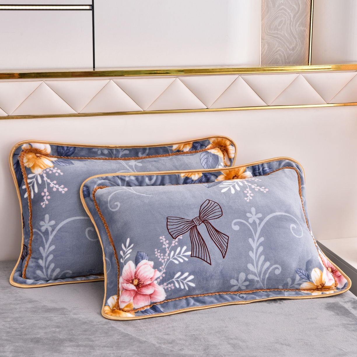 91家纺网 家纺一手货源 找家纺 启扬 2025直播爆款新款8.5斤加厚高克重牛奶绒四件套床裙款法莱绒宝宝绒金貂绒 暗香花语