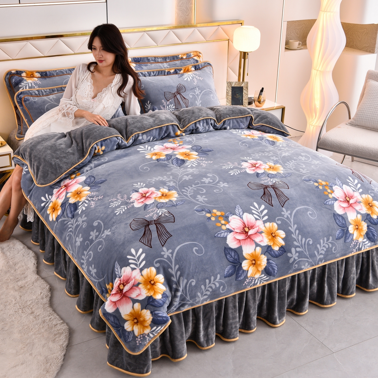 91家纺网 家纺一手货源 找家纺 启扬 2025直播爆款新款8.5斤加厚高克重牛奶绒四件套床裙款法莱绒宝宝绒金貂绒 暗香花语