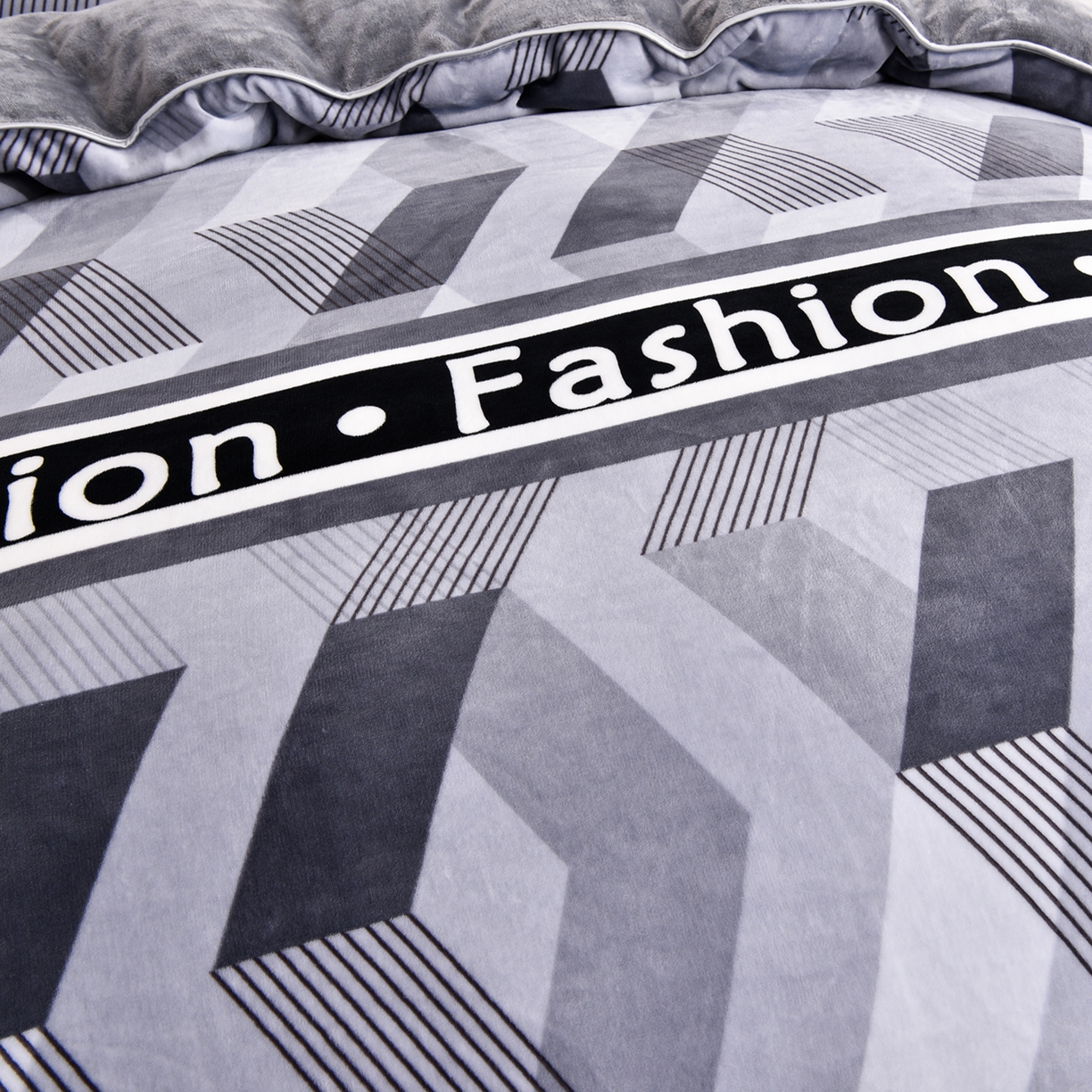 91家纺网 家纺一手货源 找家纺 启扬 2025直播爆款新款8.5斤加厚高克重牛奶绒四件套床裙款法莱绒宝宝绒金貂绒 希亚-灰