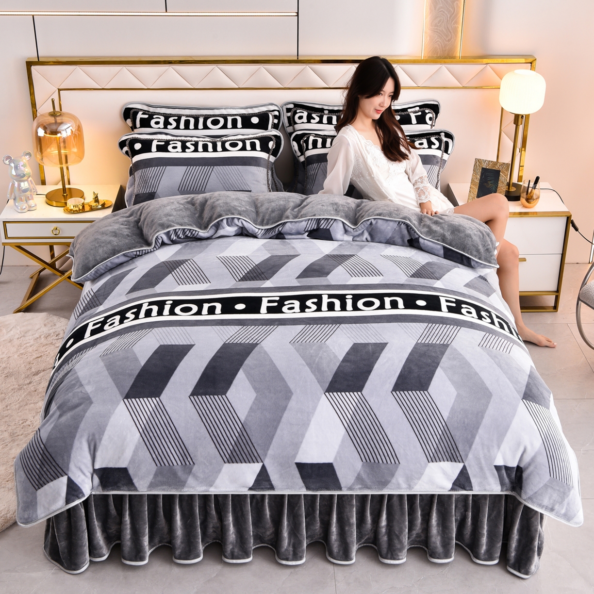 91家纺网 家纺一手货源 找家纺 启扬 2025直播爆款新款8.5斤加厚高克重牛奶绒四件套床裙款法莱绒宝宝绒金貂绒 希亚-灰