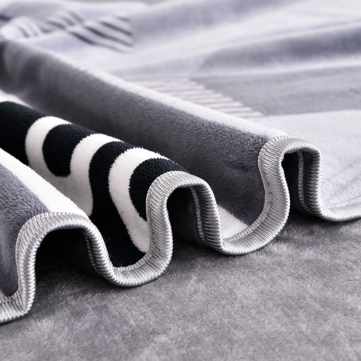 91家纺网 家纺一手货源 找家纺 启扬 2025直播爆款新款8.5斤加厚高克重牛奶绒四件套床裙款法莱绒宝宝绒金貂绒 希亚-灰