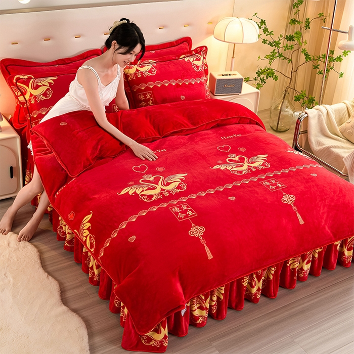 91家纺网 家纺一手货源 找家纺 启扬 2025直播爆款新款8.5斤加厚高克重牛奶绒四件套床裙款法莱绒宝宝绒金貂绒 缘定今生