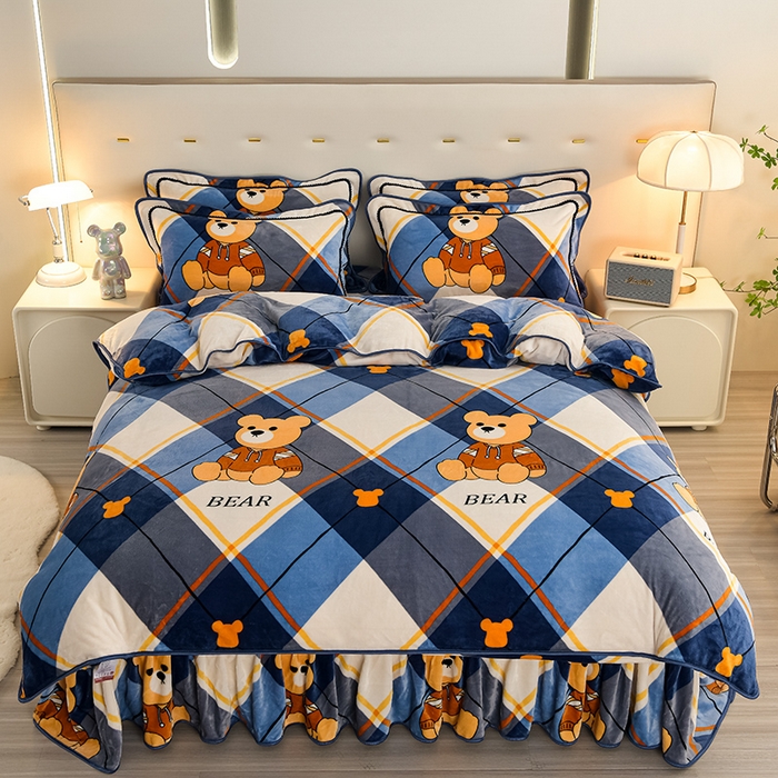 91家纺网 家纺一手货源 找家纺 启扬 2025直播爆款新款8.5斤加厚高克重牛奶绒四件套床裙款法莱绒宝宝绒金貂绒 英伦熊