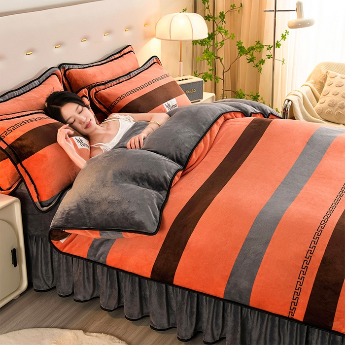 91家纺网 家纺一手货源 找家纺 启扬 2025直播爆款新款8.5斤加厚高克重牛奶绒四件套床裙款法莱绒宝宝绒金貂绒 简约格调